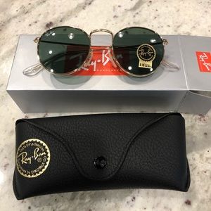Round gold rim Ray Ban